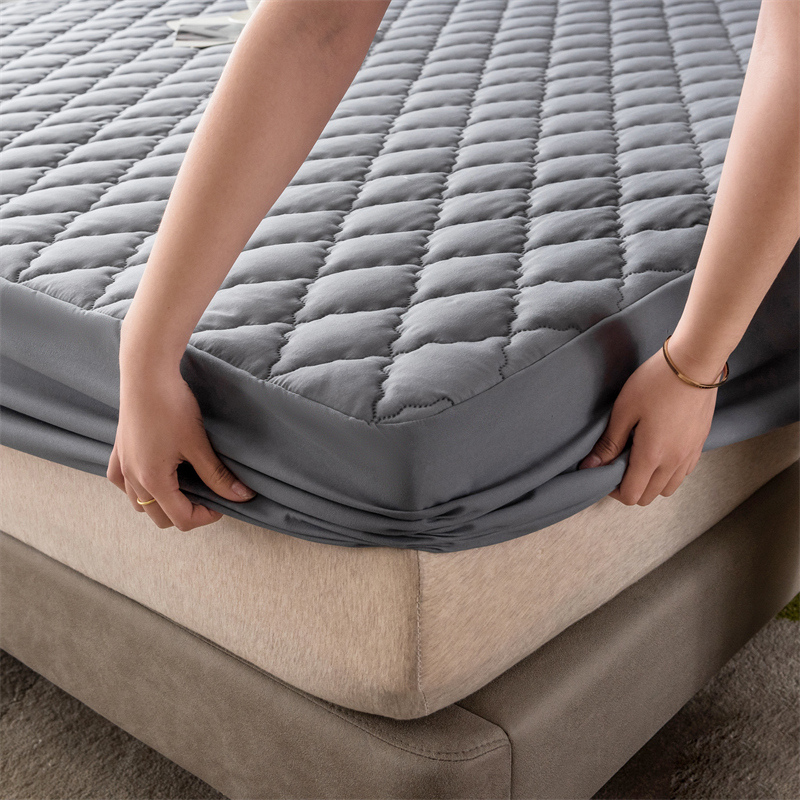 مرتبة مبطنة مقاومة للماء مرنة  - مراجعة Waterproof Mattress Protector Breathable وسعره
